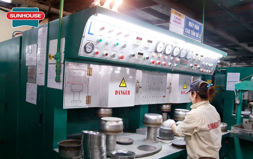 Hoạt động sản xuất và lắp ráp nồi cơm điện tại nhà máy SUNHOUSE Việt Nam 004