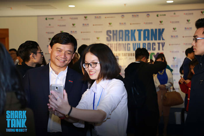 Shark Phú truyền lửa cho khát vọng khởi nghiệp của các bạn sinh viên 4