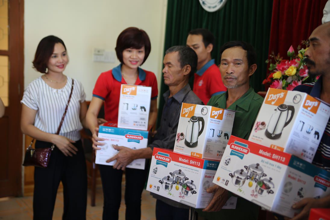 SUNHOUSE tổ chức cứu trợ đồng bào chịu ảnh hưởng lũ lụt phường Mông Dương tỉnh Quảng Ninh 4