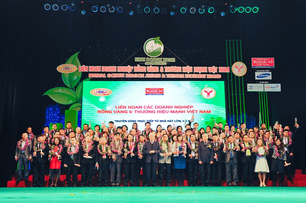 Tập đoàn SUNHOUSE đón nhận giải thưởng Thương hiệu mạnh Việt Nam 2013 2