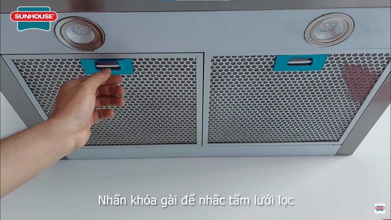 Làm sạch tấm lưới lọc