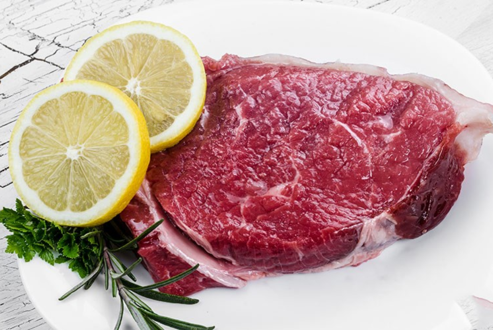 Thịt bò nên chà xát với chanh để khử bớt mùi tanh  