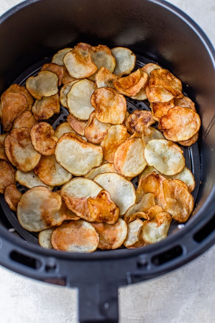 Snack khoai tây chiên có màu vàng, giòn rụm cực kỳ hấp dẫn