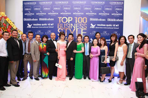 Chủ tịch HĐQT Nguyễn Xuân Phú vinh dự nhận giải Top 100 Phong Cách Doanh nhân 2013-2014 2