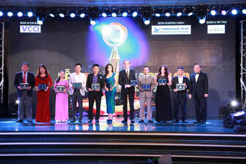 Chủ tịch HĐQT Nguyễn Xuân Phú vinh dự nhận giải Top 100 Phong Cách Doanh nhân 2013-2014 4