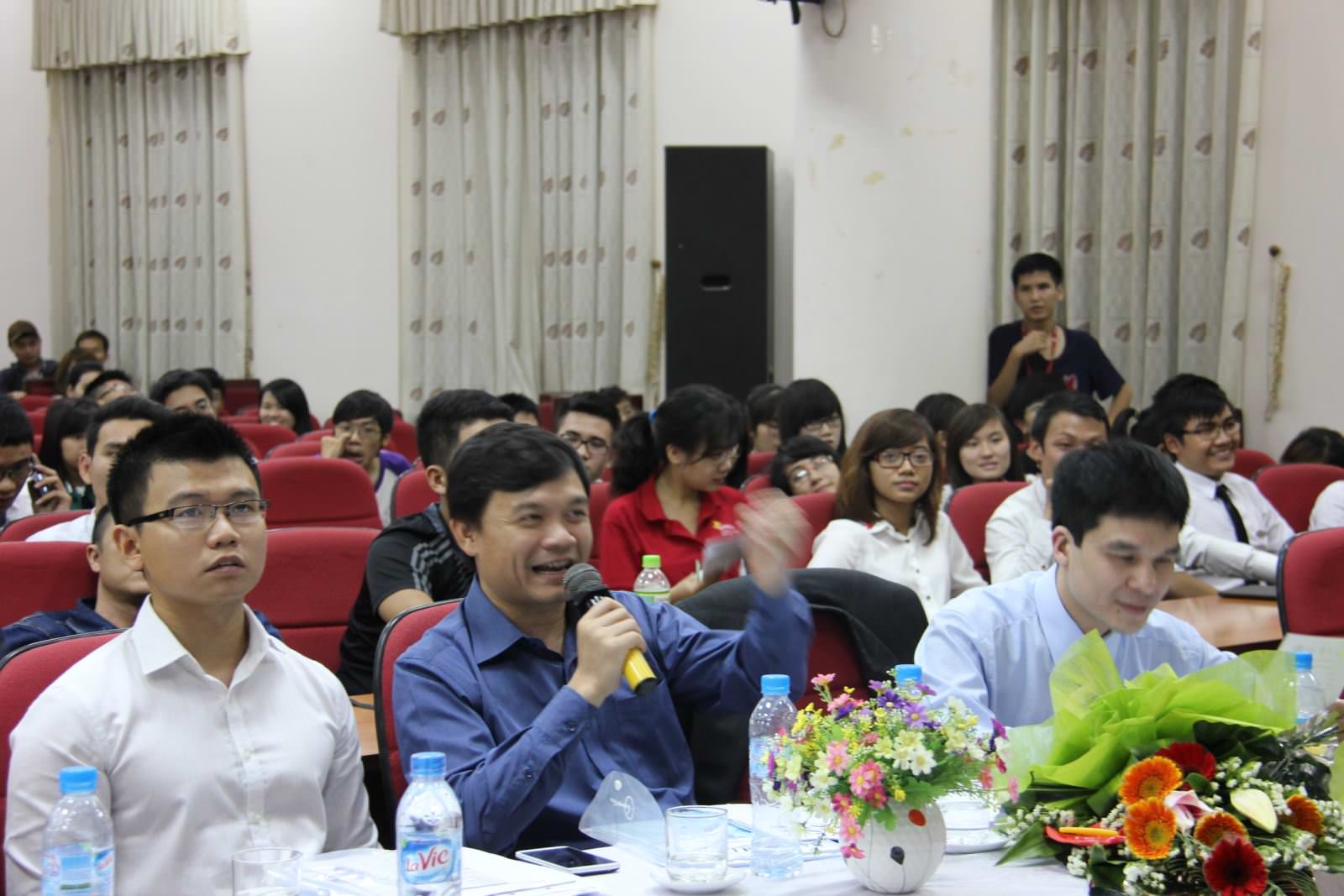 Chủ tịch Nguyễn Xuân Phú được vinh danh “Giảng viên Doanh nhân tiêu biểu năm 2013” 10