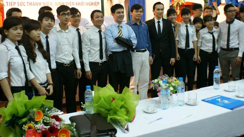 Chủ tịch Nguyễn Xuân Phú được vinh danh “Giảng viên Doanh nhân tiêu biểu năm 2013” 11