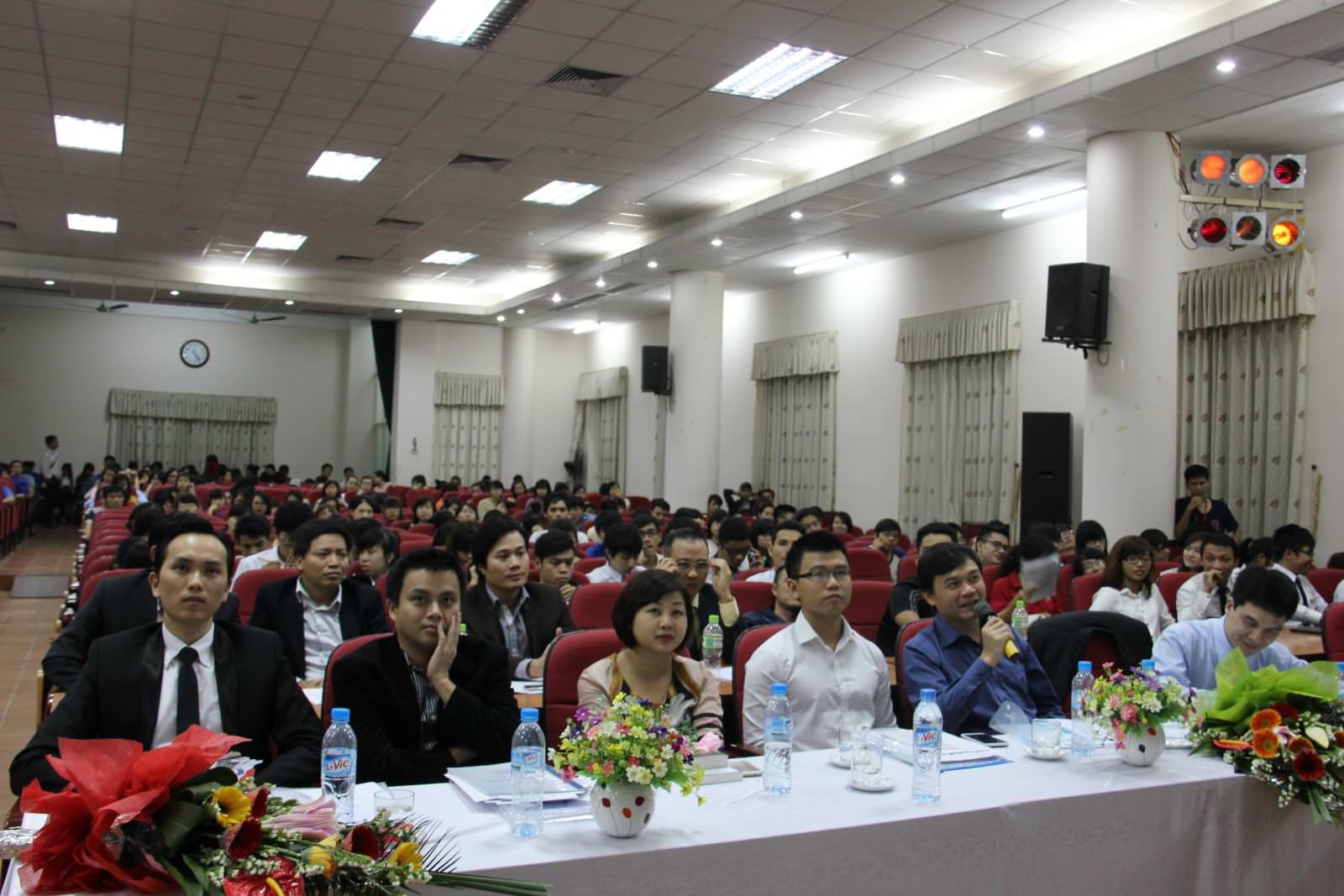 Chủ tịch Nguyễn Xuân Phú được vinh danh “Giảng viên Doanh nhân tiêu biểu năm 2013” 8