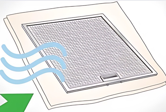 Dùng khăn mềm lau khô lưới lọc hoặc để lưới lọc khô tự nhiên