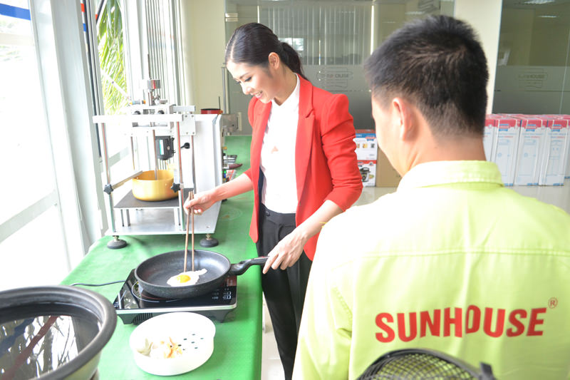 Hoa hậu Ngọc Hân thăm quan nhà máy Tập đoàn Sunhouse 2