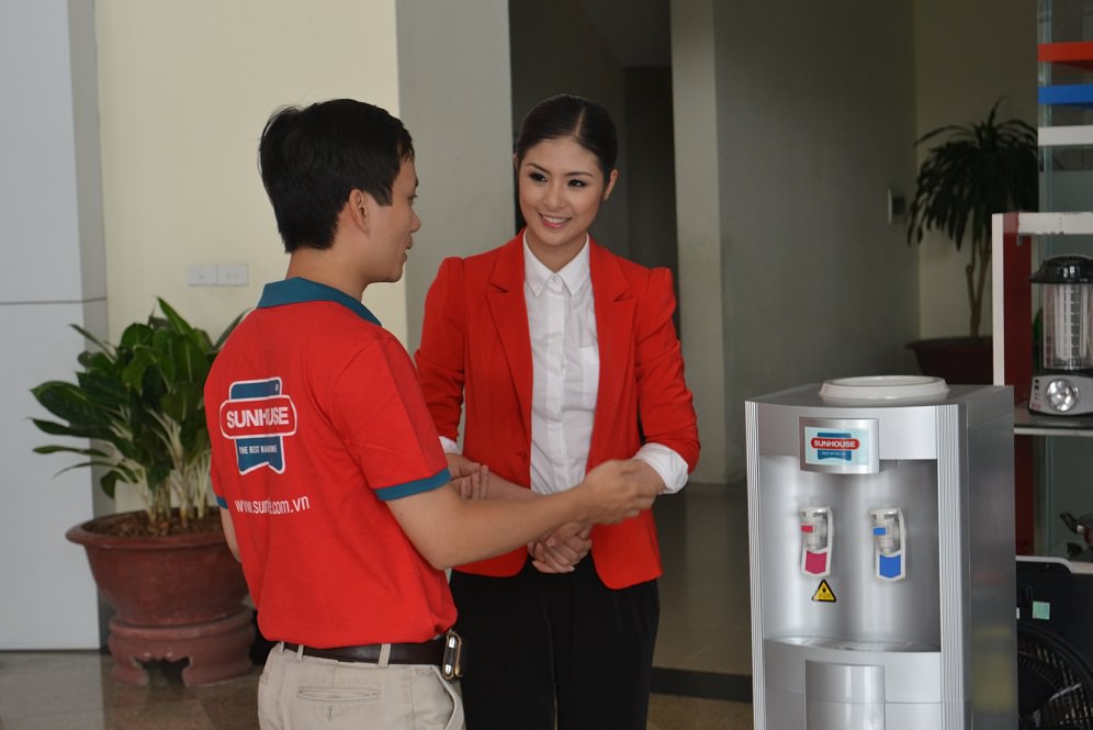 Hoa hậu Ngọc Hân thăm quan nhà máy Tập đoàn Sunhouse