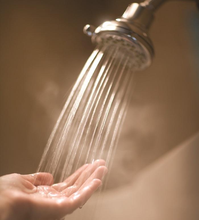Nguy hiểm khôn lường nếu bật bình nóng lạnh khi tắm 1