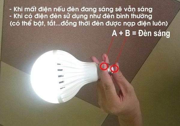 Cầm bóng đèn tích điện như trong hình nếu đèn sáng thì bóng hoạt động tốt