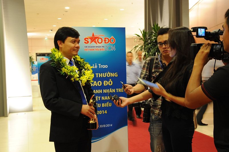 Lễ trao Giải thưởng Sao Đỏ - 100 Doanh nhân trẻ Việt Nam tiêu biểu 2014 3