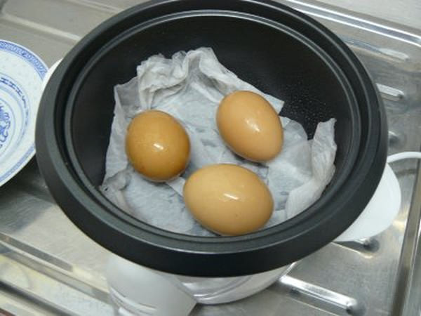 Mẹo luộc trứng không cần nước nhanh không tưởng 1