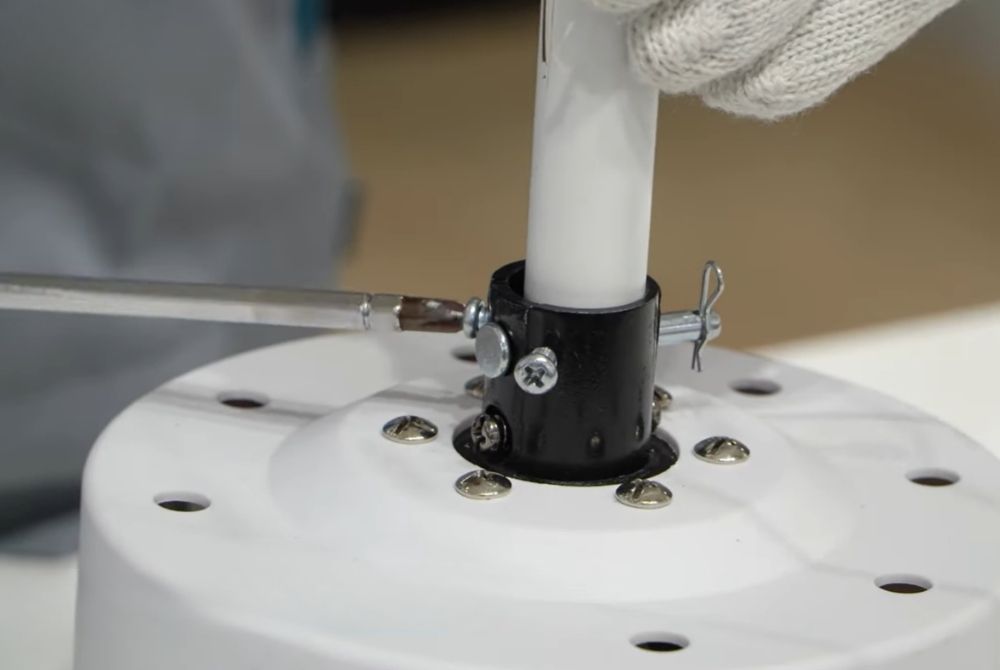 Ốc vít và các khớp nối bị lỏng dẫn đến quạt trần bị lắc