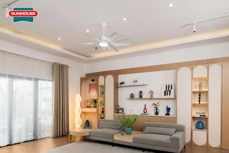 Quạt trần phòng khách tạo điểm nhấn thẩm mỹ với hệ thống đèn LED tinh tế, sang trọng