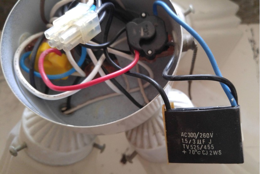 Tụ điện lỗi có thể là nguyên nhân dẫn đến hiện tượng quạt trần kêu oo