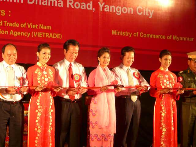 Sunhouse tham dự hội chợ hàng Việt Nam tại Myanmar 2