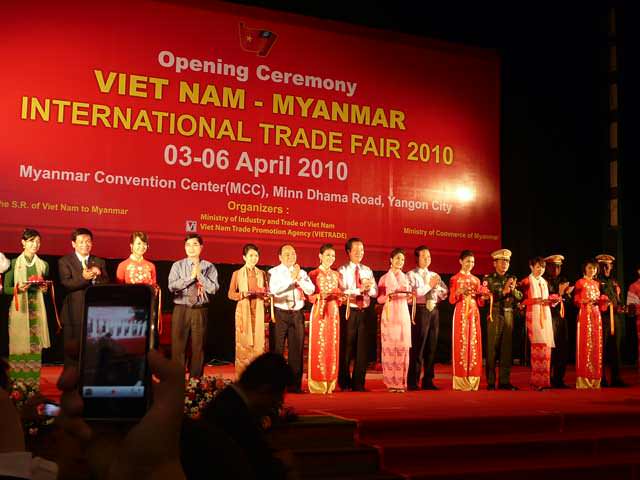 Sunhouse tham dự hội chợ hàng Việt Nam tại Myanmar