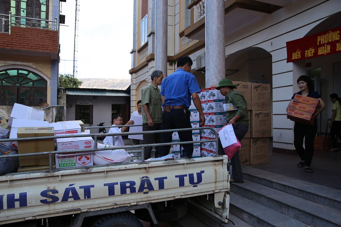 SUNHOUSE tổ chức cứu trợ đồng bào chịu ảnh hưởng lũ lụt phường Mông Dương tỉnh Quảng Ninh 8