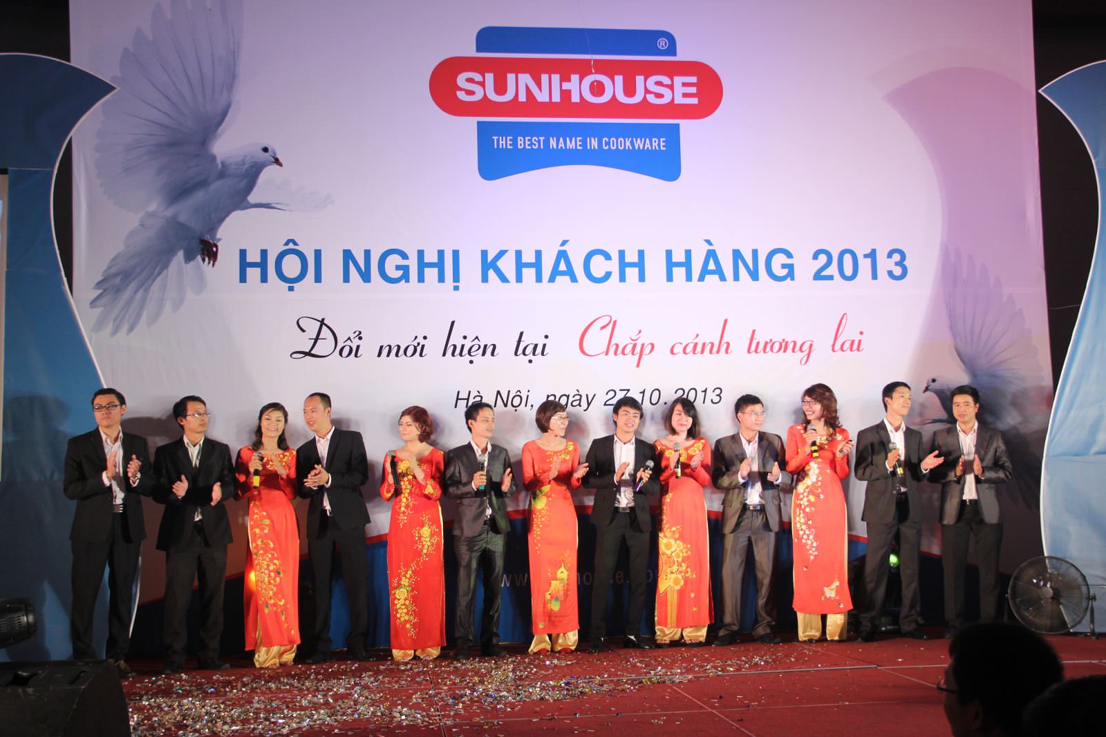 Tập đoàn Sunhouse tổ chức Hội nghị khách hàng- công bố Đại sứ thương hiệu 8