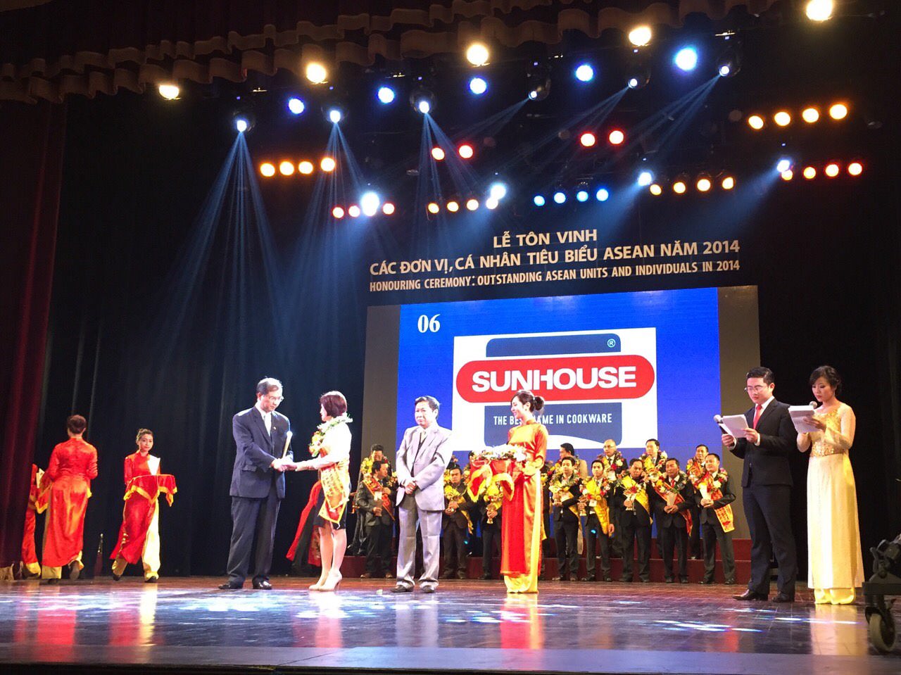 Tập đoàn Sunhouse vinh dự nhận giải thưởng “Top 100 thương hiệu – nhãn hiệu hàng đầu Asean 2014” 1