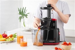 So sánh máy ép chậm trục ngang và trục đứng dựa theo 9 tiêu chí