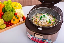 Nấu mì bằng nồi cơm điện siêu dễ chỉ với 3 phút